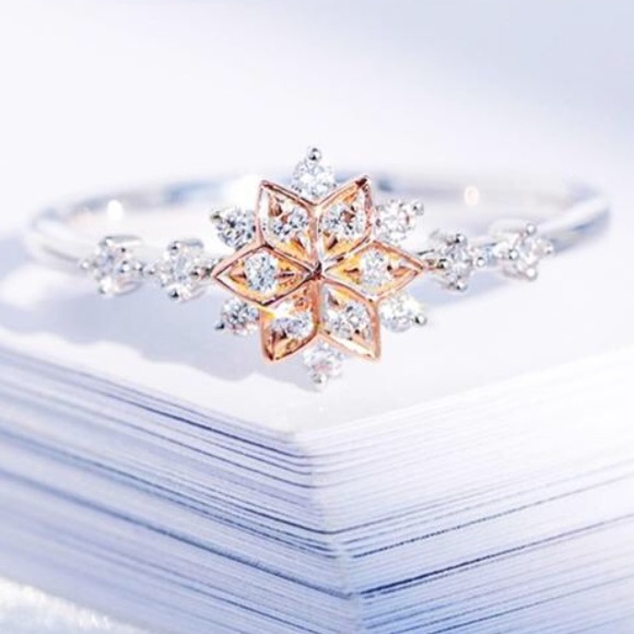 COPY - Host pick!! ❄️🌸 Snowflake/flower ring❄️🌸 - Picture 1 of 5